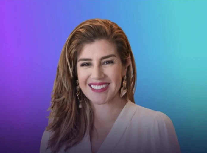 Jenny Barrera en el escenario de Wake Up Conferences